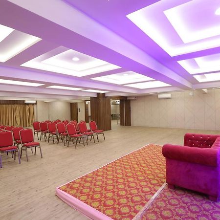 Hotel Privya Rooms And Banquet Surat Exterior foto