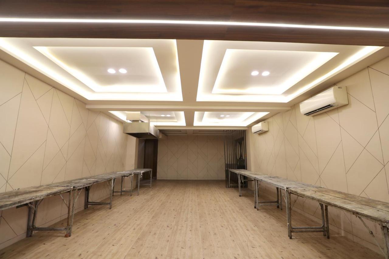 Hotel Privya Rooms And Banquet Surat Exterior foto