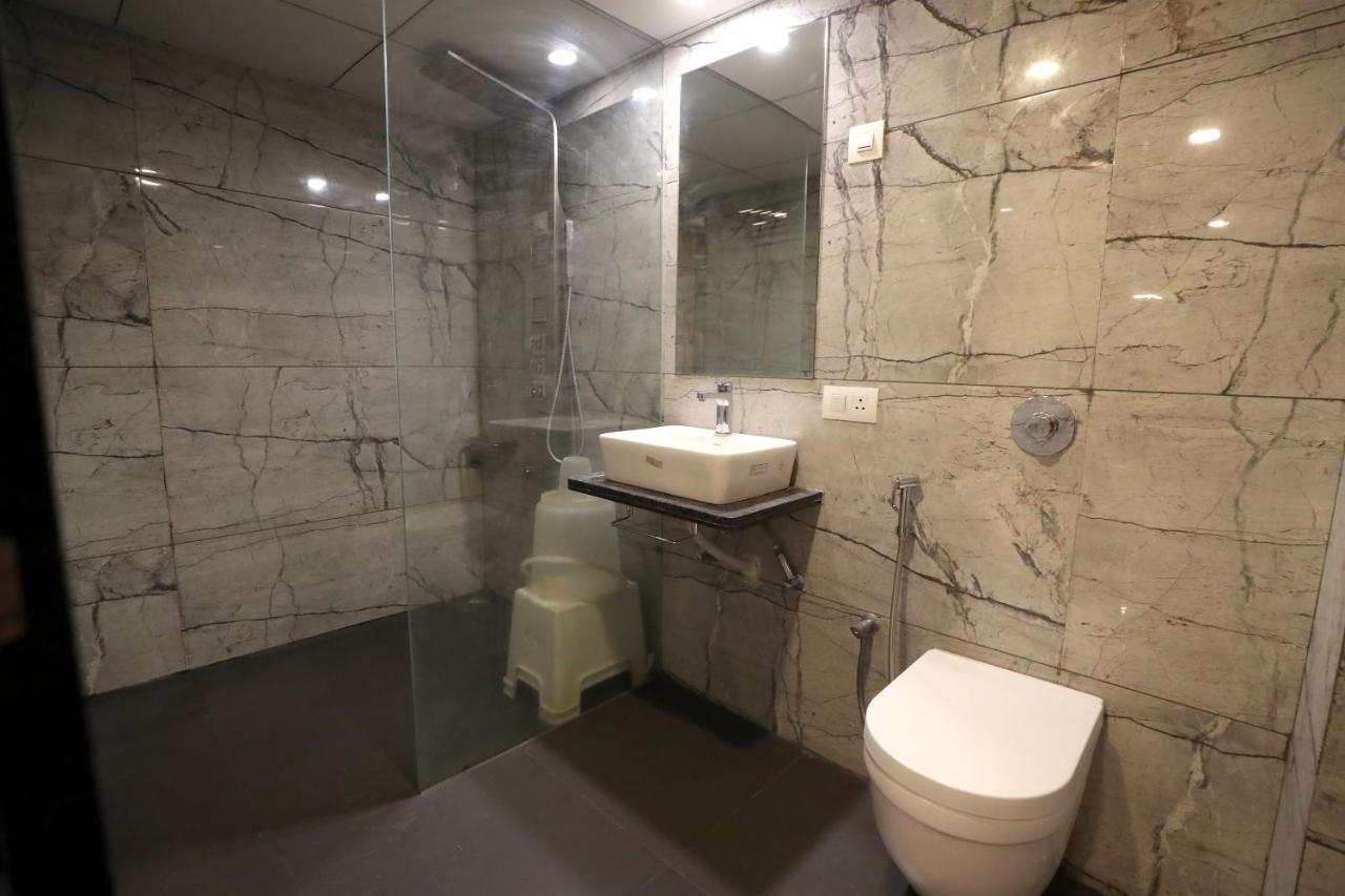 Hotel Privya Rooms And Banquet Surat Exterior foto