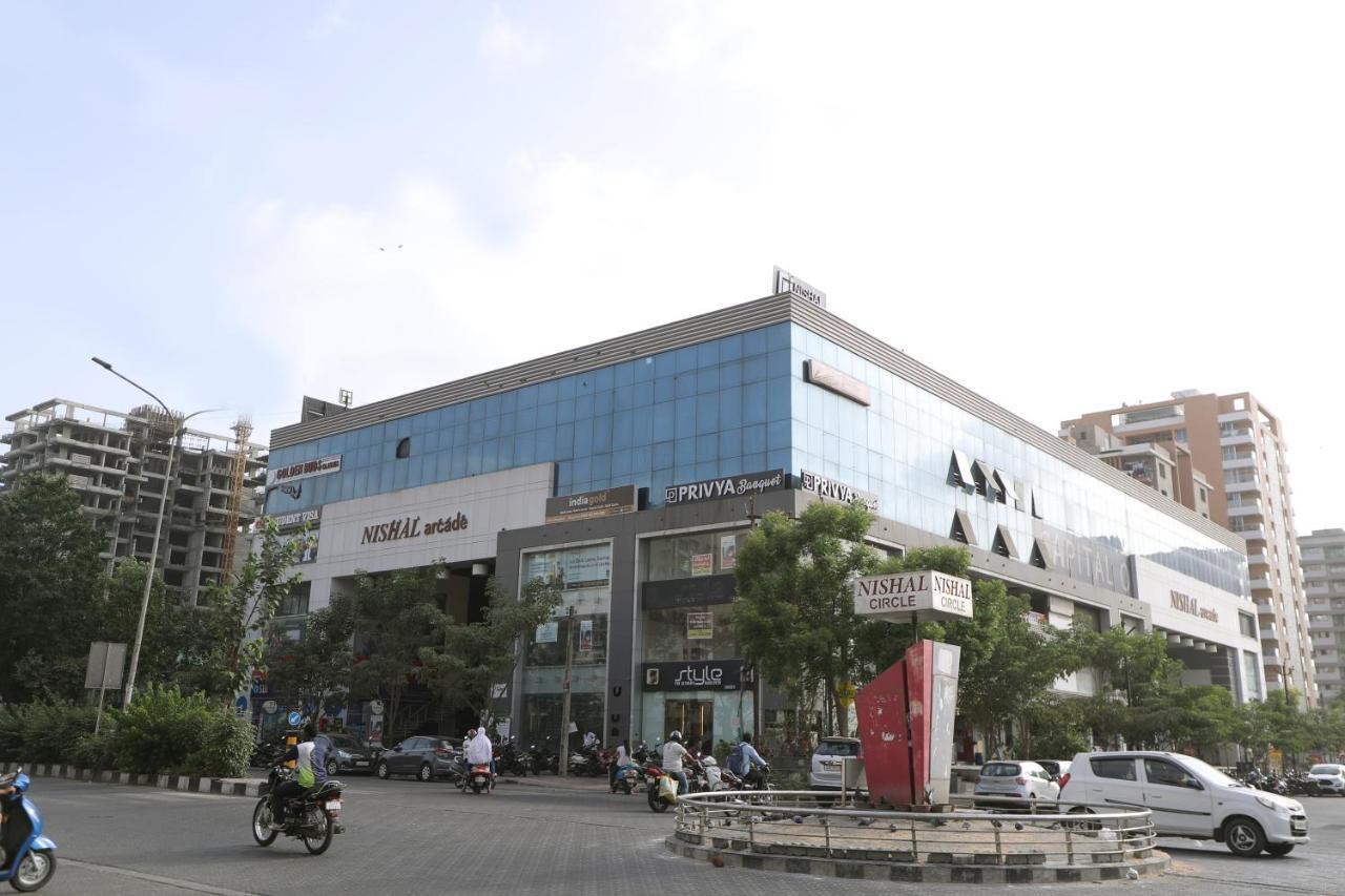 Hotel Privya Rooms And Banquet Surat Exterior foto