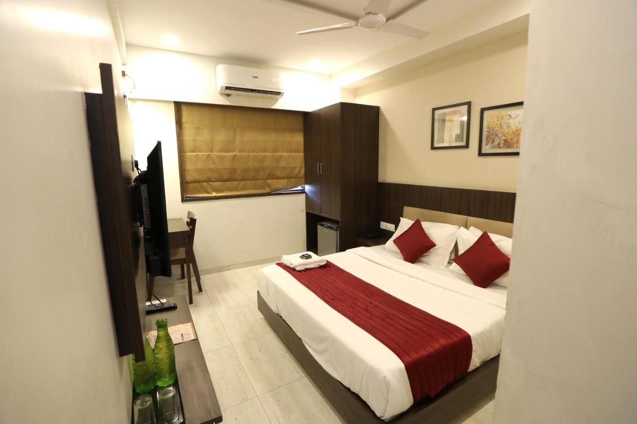 Hotel Privya Rooms And Banquet Surat Exterior foto