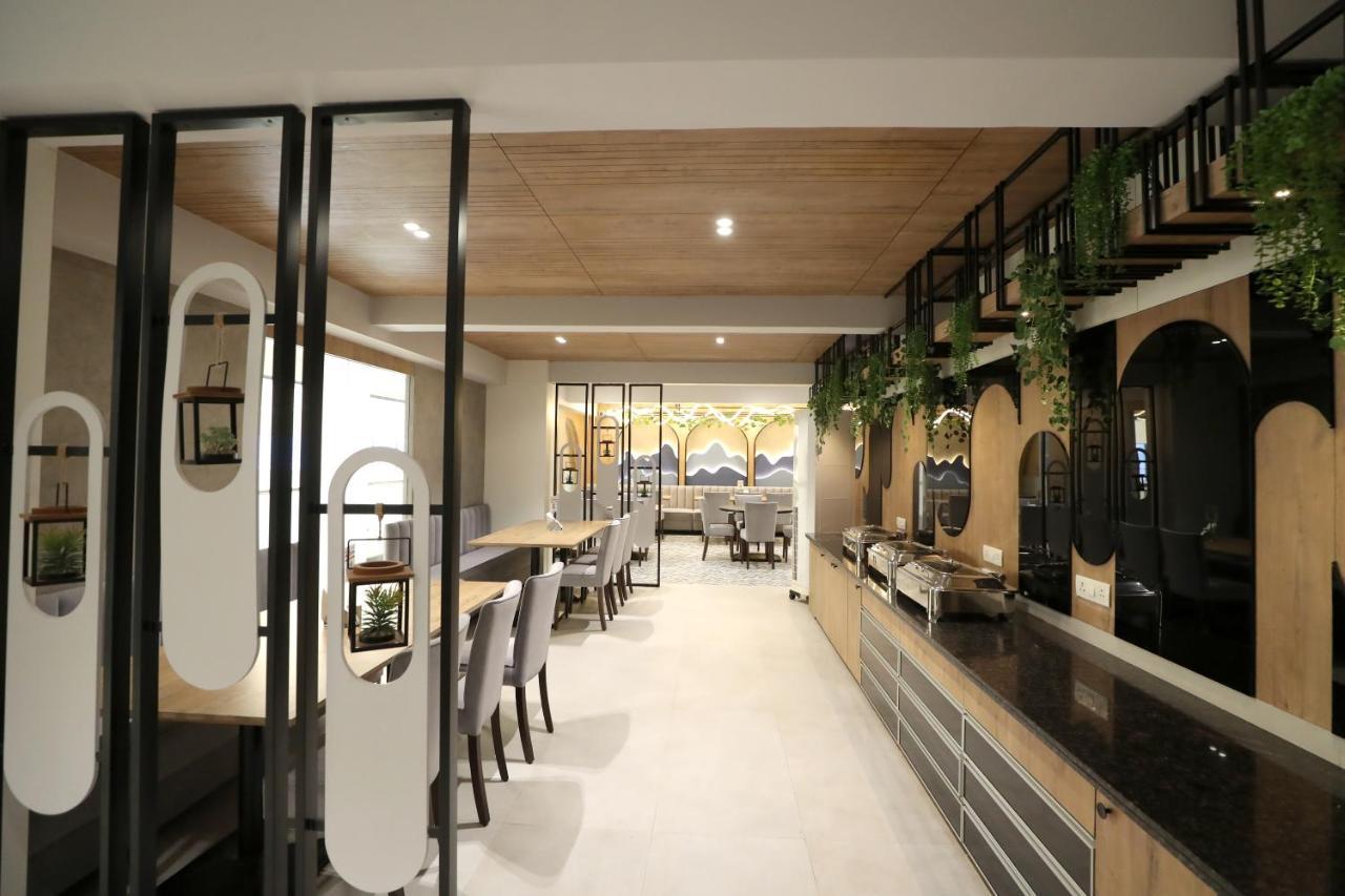 Hotel Privya Rooms And Banquet Surat Exterior foto