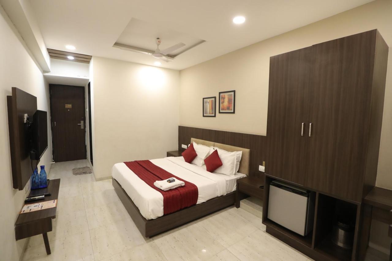Hotel Privya Rooms And Banquet Surat Exterior foto
